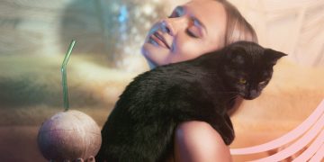 Stella Sezon – “Sniff the cat”: a future hit that will save you from anxiety at any time