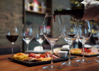 Evgeniy Strzhalkovsky: how to recognize a good wine without a sommelier