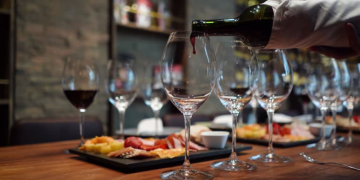 Evgeniy Strzhalkovsky: how to recognize a good wine without a sommelier